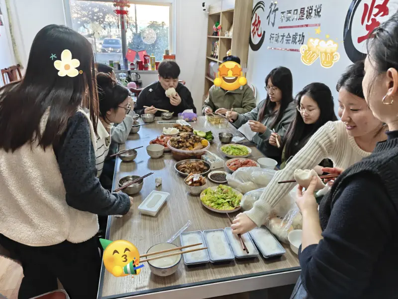 A spontán ebéd tartós irodai kötvényeket épít ki